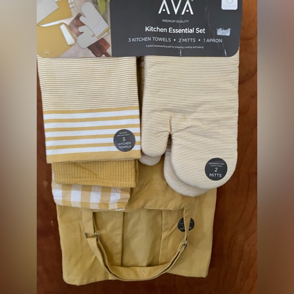 NEW AVA Kitchen Essential Set Mustard Color
3 KITCHEN TOWELS • 2 MITTS • 1 APRON - Picture 2 of 5